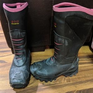 Women's generic muck boots.